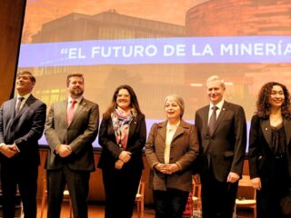 Cinco presidenciables chilenos debaten el futuro de la minería nacional