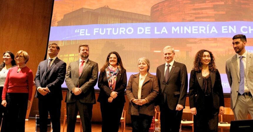 Cinco presidenciables chilenos debaten el futuro de la minería nacional