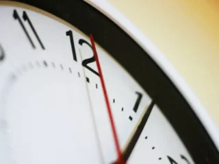 Cambio de hora: Conoce la fecha en que debes adelantar tu reloj