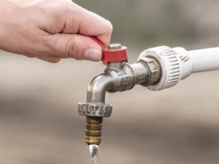 Advierten que tres comunas de Santiago tendrán corte de agua este jueves 14 de agosto