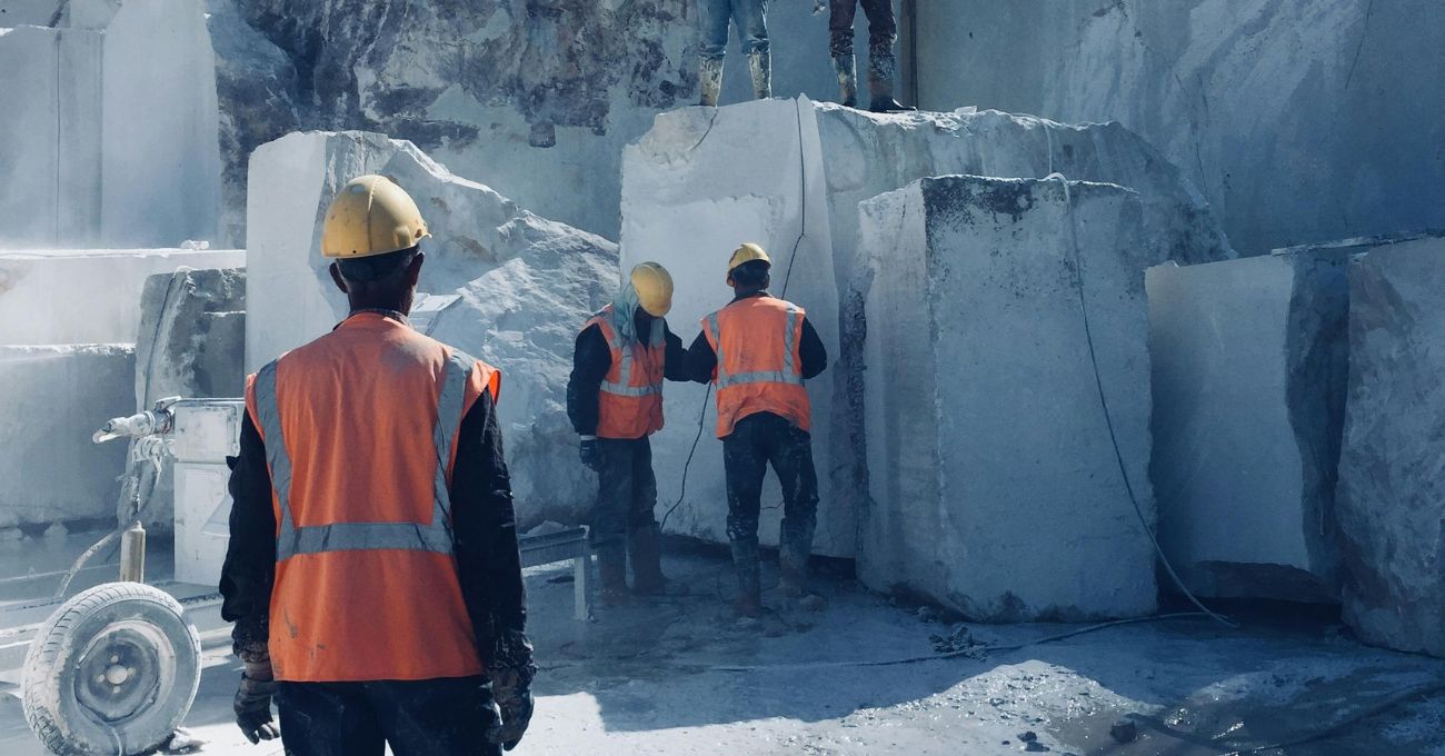 Antofagasta Minerals requiere técnicos y profesionales para todas sus operaciones en agosto