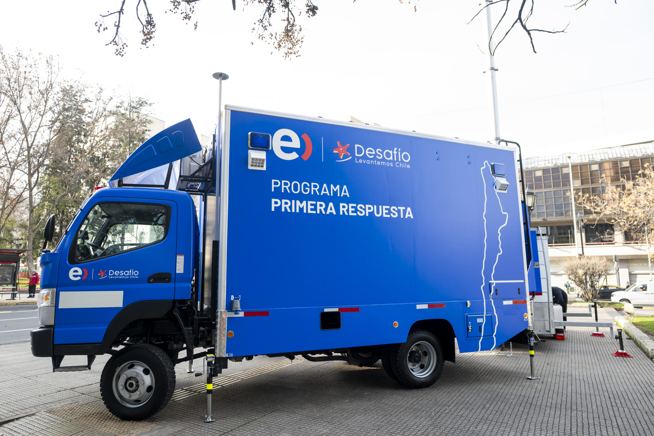 Lanzan el primer centro de operaciones para emergencias móvil con conexión satelital  