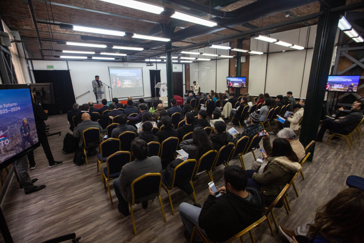 Ministra Aurora Williams en seminario UV: “El propósito es lograr paridad de género en la minería al 2050” Ministra Aurora Williams en seminario UV: “El propósito es lograr paridad de género en la minería al 2050”