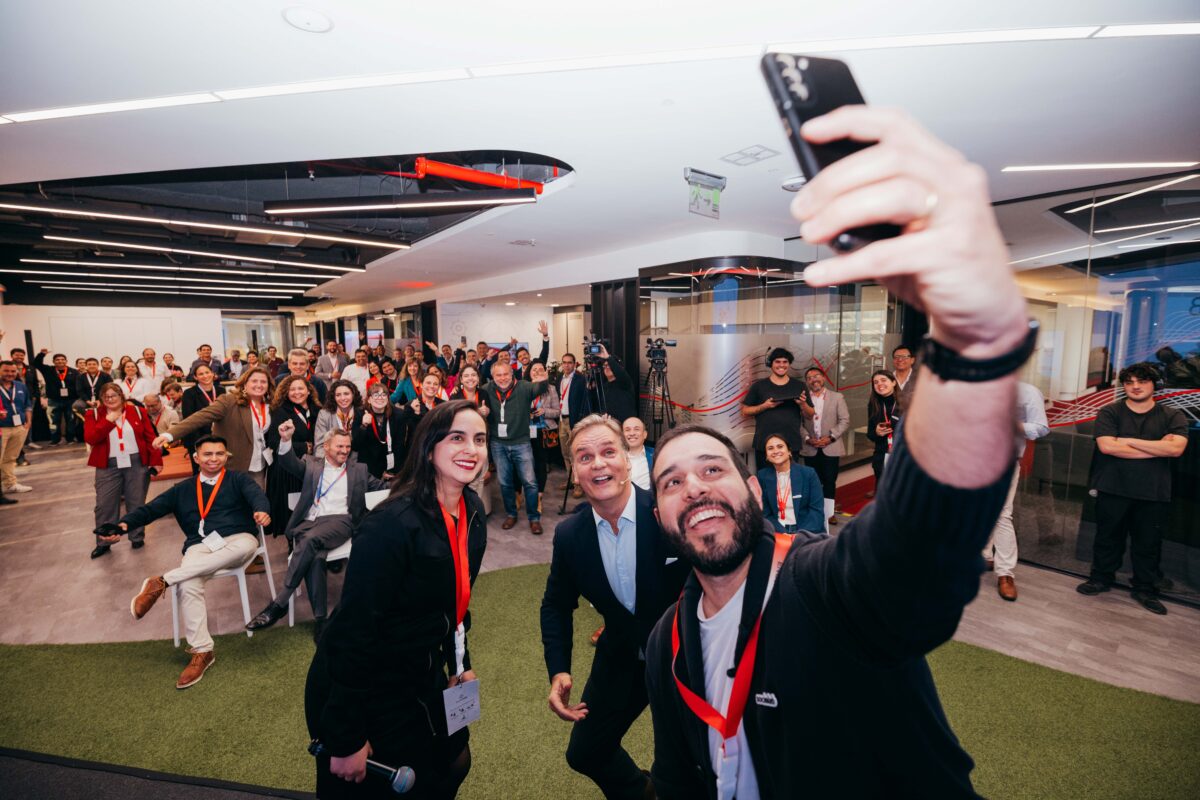 ABB en Chile y Socialab lanzan plataforma para escalar soluciones innovadoras de toda Latinoamérica ABB en Chile y Socialab lanzan plataforma para escalar soluciones innovadoras de toda Latinoamérica