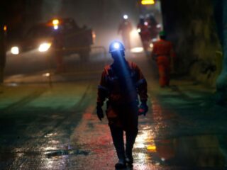 Rescate en El Teniente: avanzan 16 metros de un total de 20 para acceder a zona donde estarían mineros