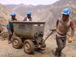 Mineros informales suspenden diálogo: riesgo de reanudar protestas en Perú