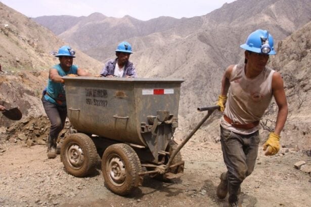Mineros informales suspenden diálogo: riesgo de reanudar protestas en Perú