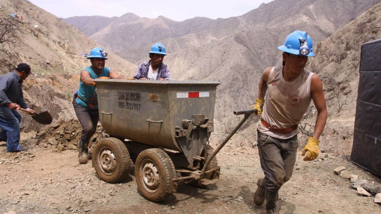 Mineros informales suspenden diálogo: riesgo de reanudar protestas en Perú