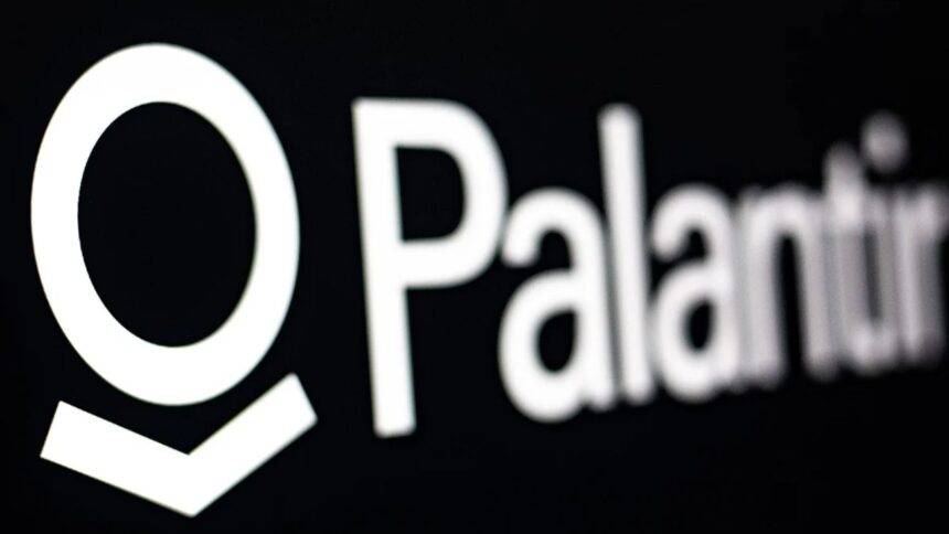 Palantir: Crecimiento Sobresaliente con Contratos CIA y Aumento del 500% en Acciones