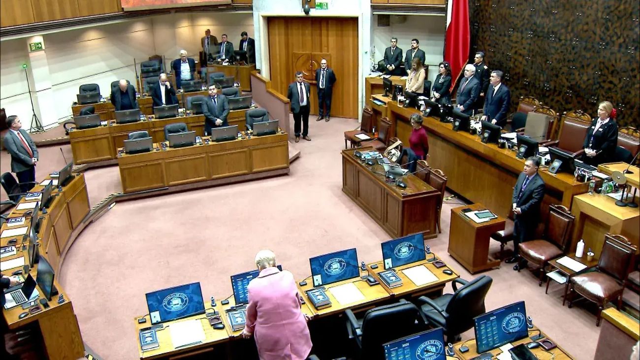 Homenaje del Senado a mineros fallecidos en El Teniente con minuto de silencio