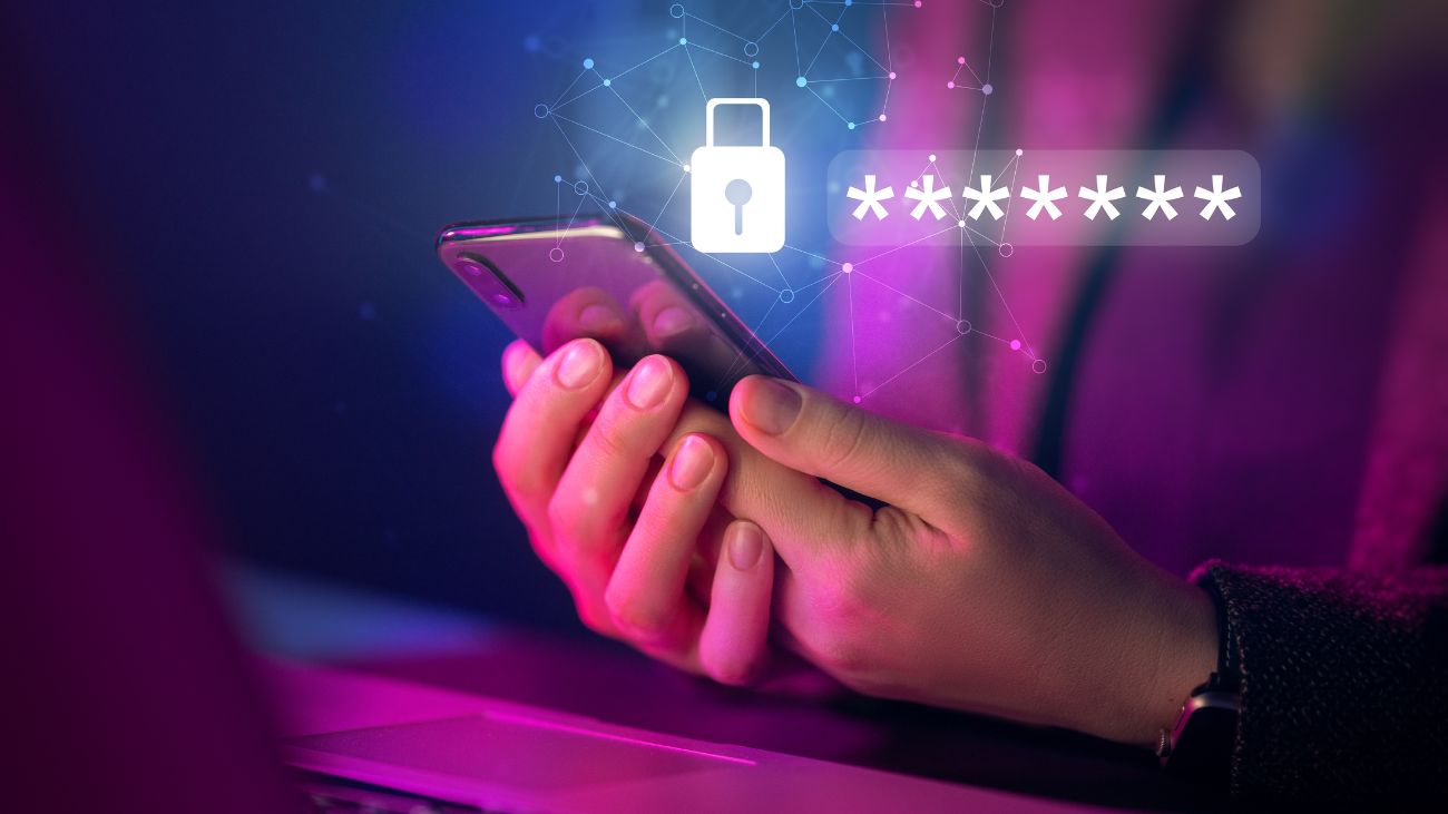 ¿Cómo detectar spyware en tu celular? Expertos advierten sobre stalkerware