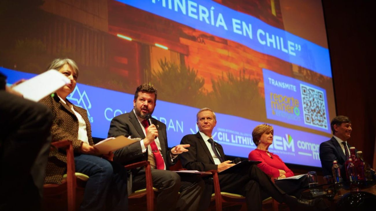 Candidatos presidenciales debaten futuro de la minería en Chile