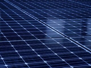 Desafío del soiling en paneles solares: expertos buscan soluciones urgentes