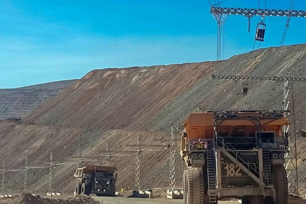 STN revoluciona minería chilena con línea trolley para camiones CAEX