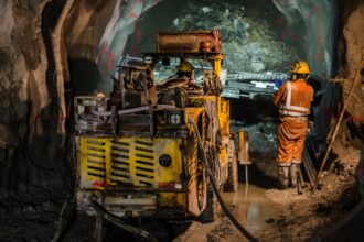 Cobre sube por datos chinos y problemas de suministro en Chile