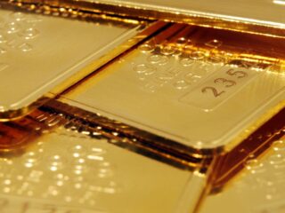 EE. UU. impone aranceles a barras de oro de 1 kg