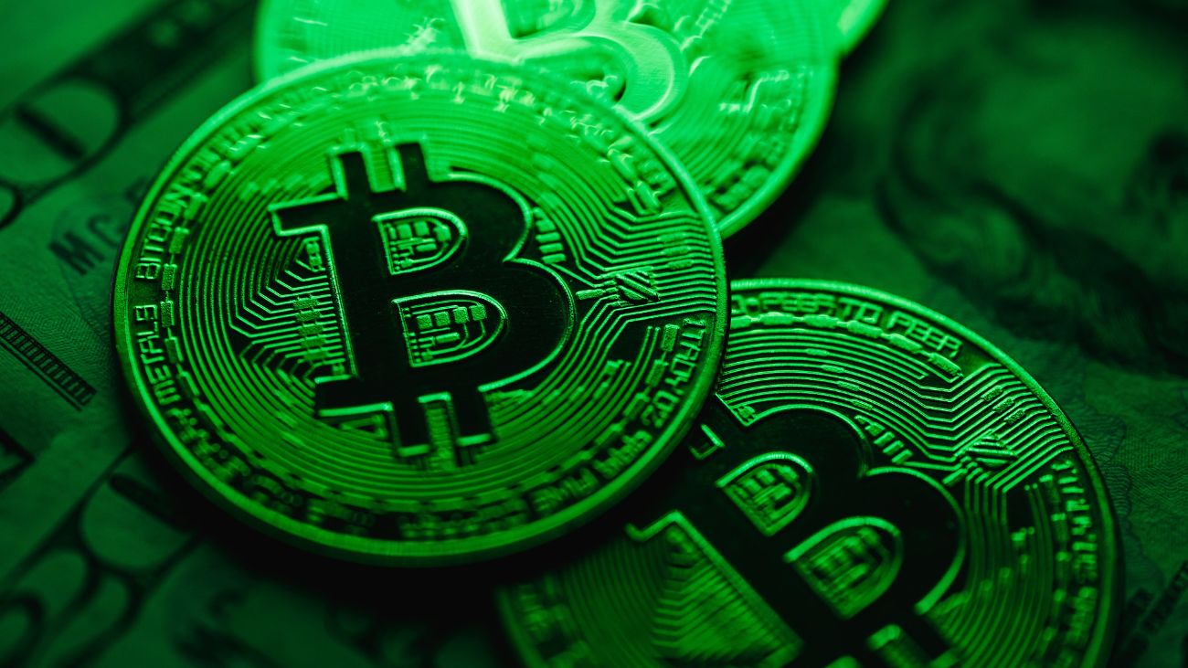 Trump autoriza inversión en criptomonedas en fondos de pensiones de EE UU
