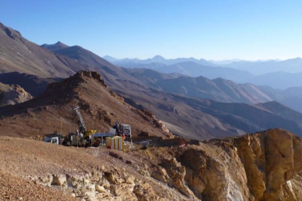 Venta Estratégica de Proyecto de Oro Alturas en Chile: Barrick Mining-NLS