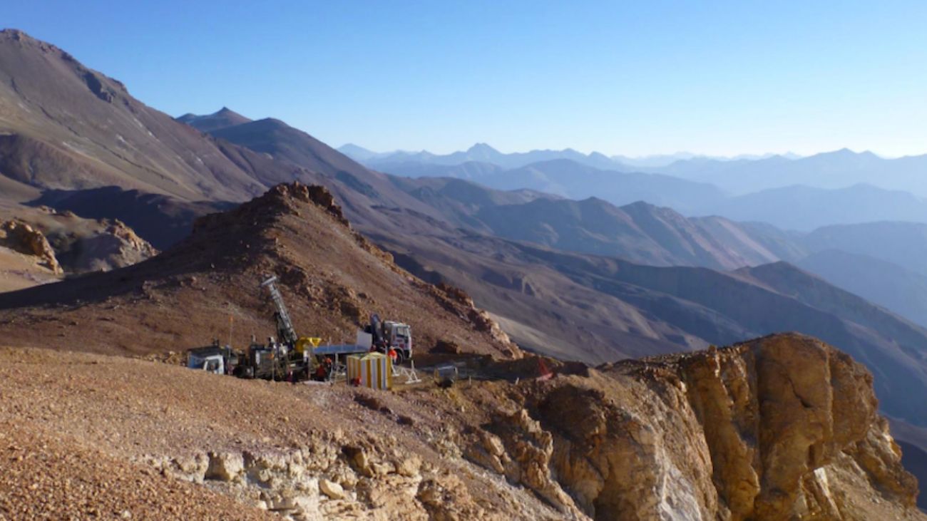 Venta Estratégica de Proyecto de Oro Alturas en Chile: Barrick Mining-NLS