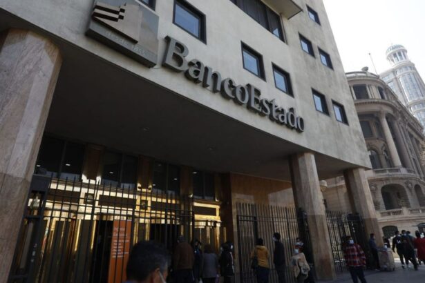 Marcha de trabajadores bancarios exige restitución del feriado suprimido