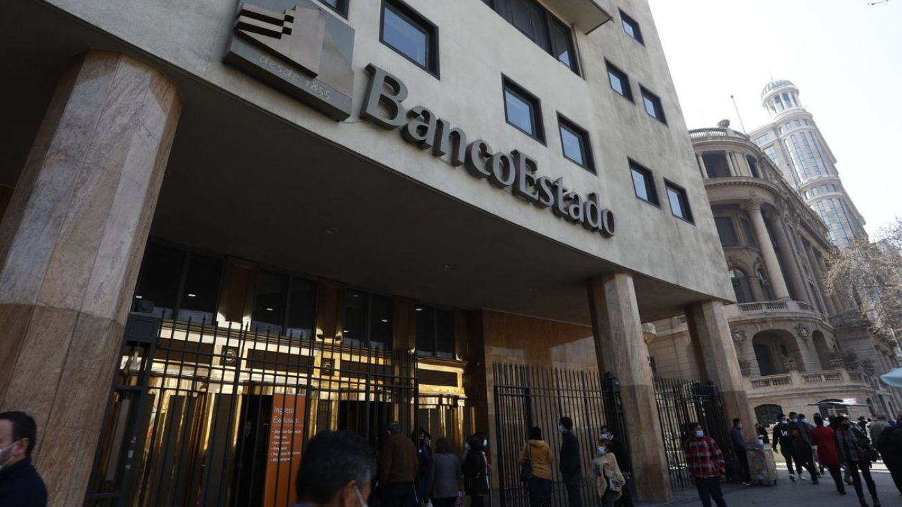 Marcha de trabajadores bancarios exige restitución del feriado suprimido