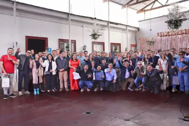 Faena Taltal premia la trayectoria de sus supervisores mineros con emotivo encuentro