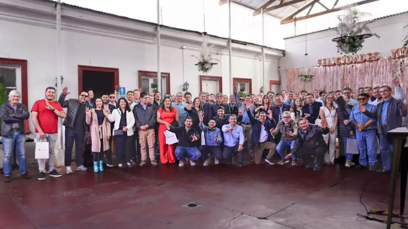 Faena Taltal premia la trayectoria de sus supervisores mineros con emotivo encuentro