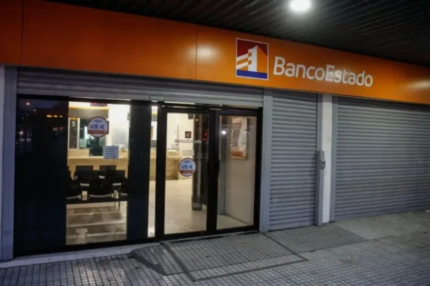Protestas en Chile por Eliminación del Feriado Bancario por Ley FinTec