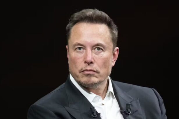 Elon Musk acusa a Apple de favoritismo con App de OpenAI
