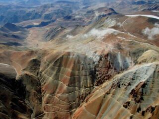 Barrick y Shandong Gold : Inversión millonaria en mina de oro Veladero para 2025 en Argentina