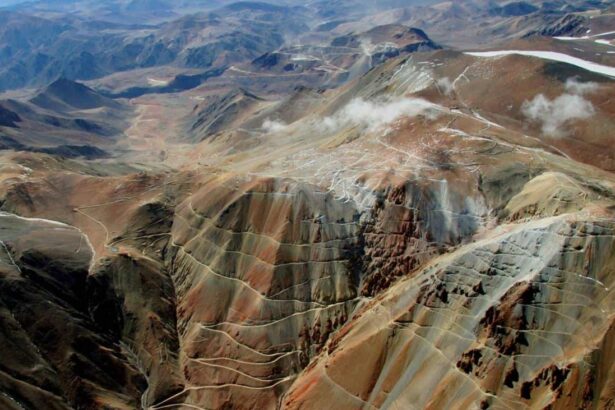 Barrick y Shandong Gold : Inversión millonaria en mina de oro Veladero para 2025 en Argentina