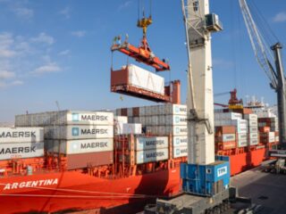 Terminal Puerto Arica recibe las primeras baterías Tesla para proyecto energético