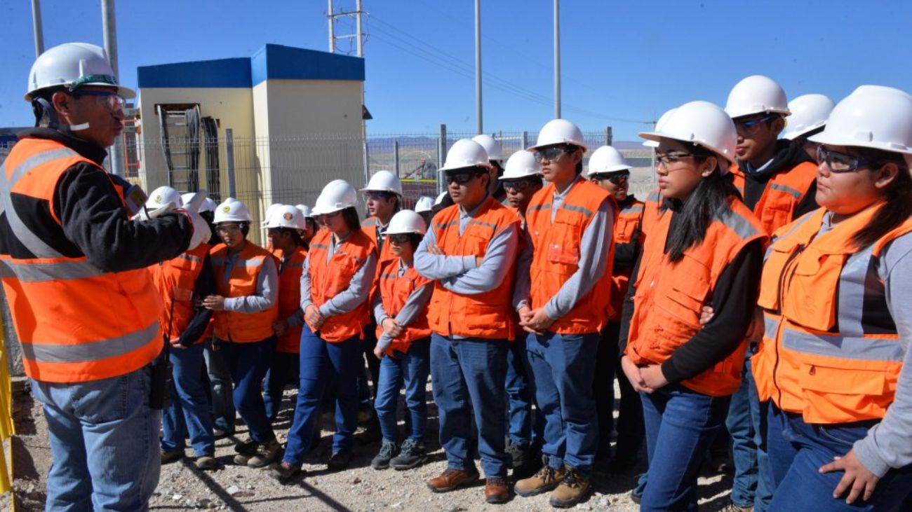 Estudiantes de América B-10 aprenden sobre sustentabilidad en Codelco Norte