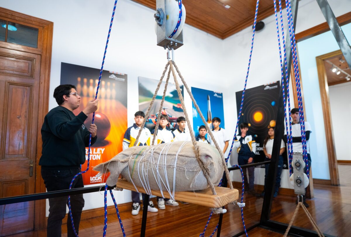Exposición “Museo Newton” en Sala de Arte Collahuasi suma tres nuevas experiencias de interacción con la ciencia Exposición “Museo Newton” en Sala de Arte Collahuasi suma tres nuevas experiencias de interacción con la ciencia