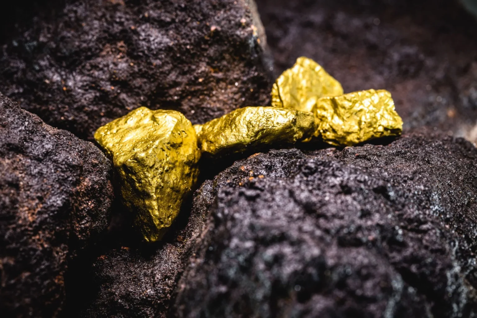 Hallazgo de oro y cobre en Jabalpur: ¡Cambio histórico en la minería india!