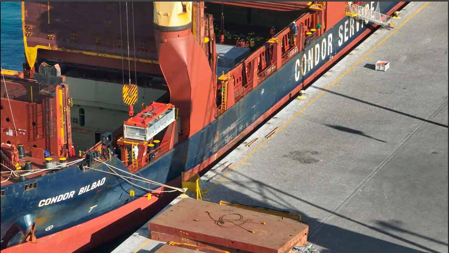 Puerto de Coquimbo recibe al buque Cóndor Bilbao con carga clave para minería y tecnología