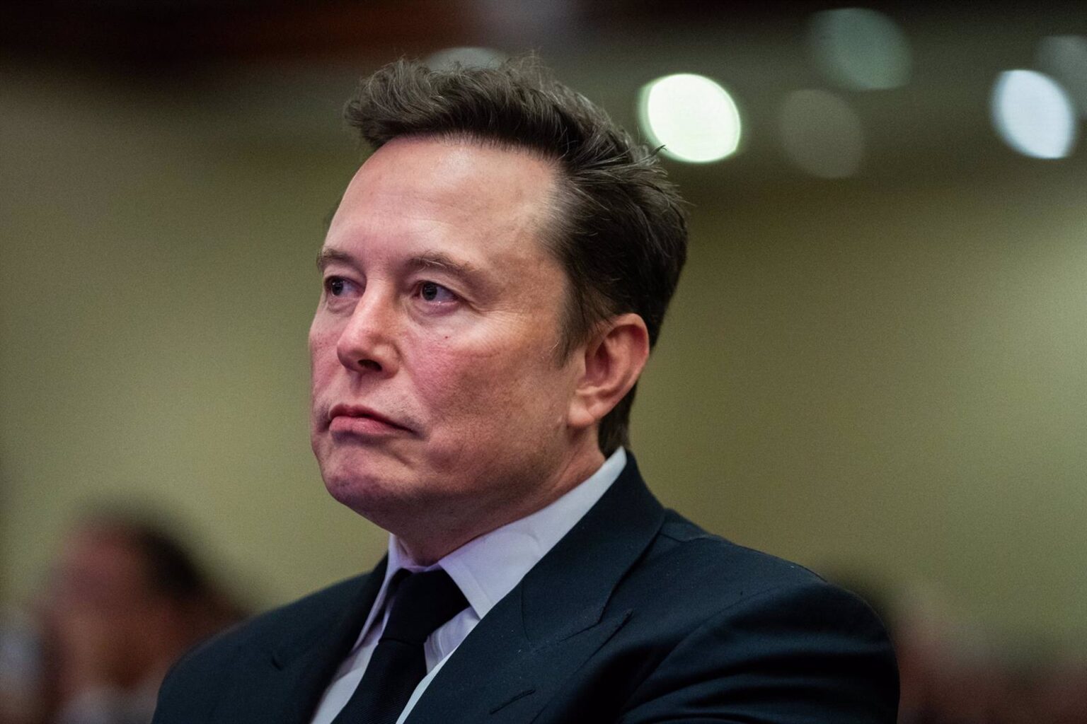 Elon Musk demanda a Apple y OpenAI: acusa alianza anticompetitiva que excluye a su chatbot Grok