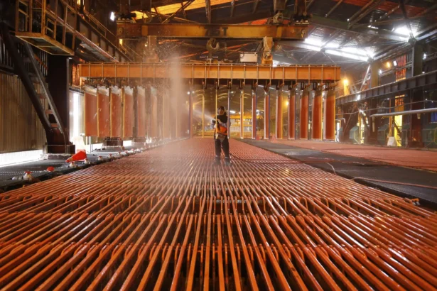 Antofagasta Minerals publica 69 nuevas vacantes: oportunidades en Antofagasta, Coquimbo y Metropolitana con sueldos que superan los $5 millones