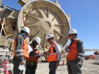 Codelco abre 74 nuevas vacantes laborales en todo Chile: desde aprendices hasta cargos senior con sueldos sobre $6 millones
