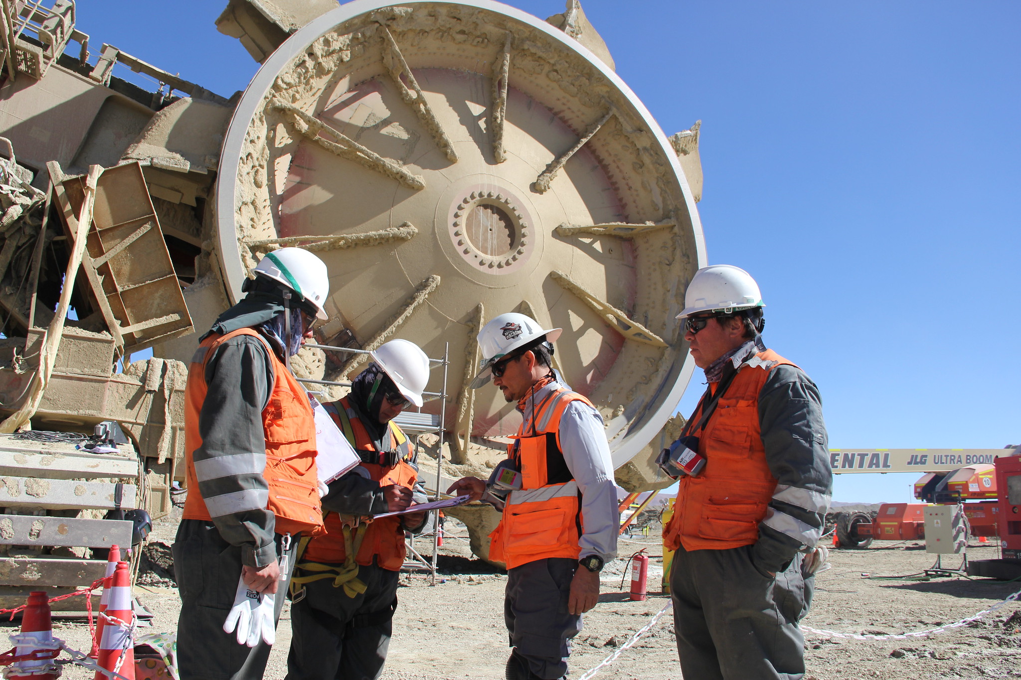 Codelco abre 74 nuevas vacantes laborales en todo Chile: desde aprendices hasta cargos senior con sueldos sobre $6 millones
