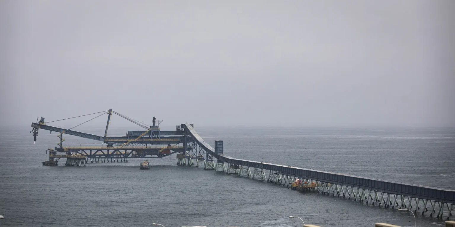 Minera Los Pelambres: más de 6 mil trabajadores impulsan proyecto de US$2.000 millones Minera Los Pelambres: más de 6 mil trabajadores impulsan proyecto de US$2.000 millones