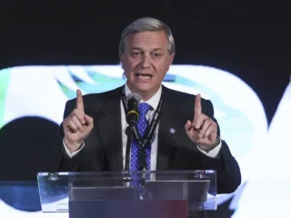 José Antonio Kast se instala en la delantera: lidera la intención de voto presidencial según encuesta Black & White