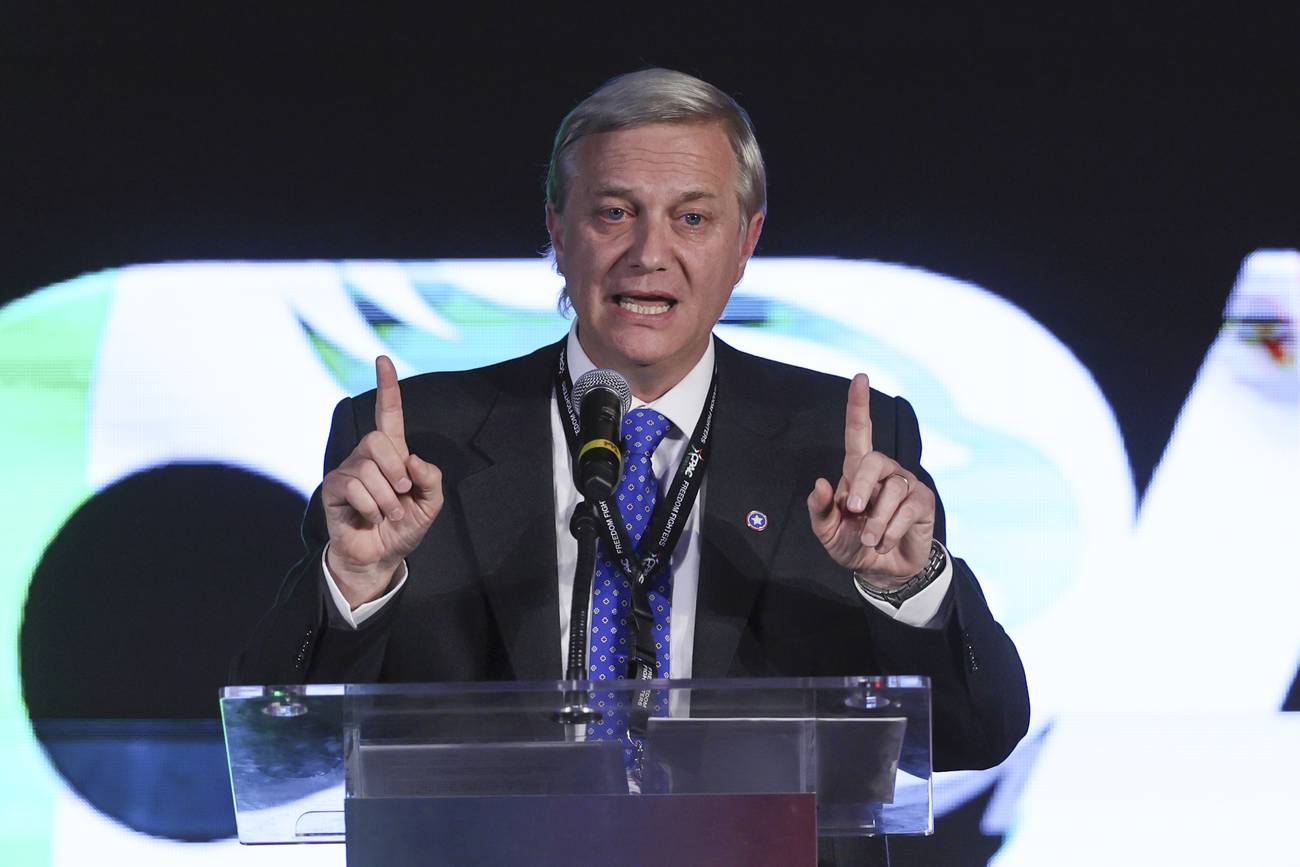 José Antonio Kast se instala en la delantera: lidera la intención de voto presidencial según encuesta Black & White