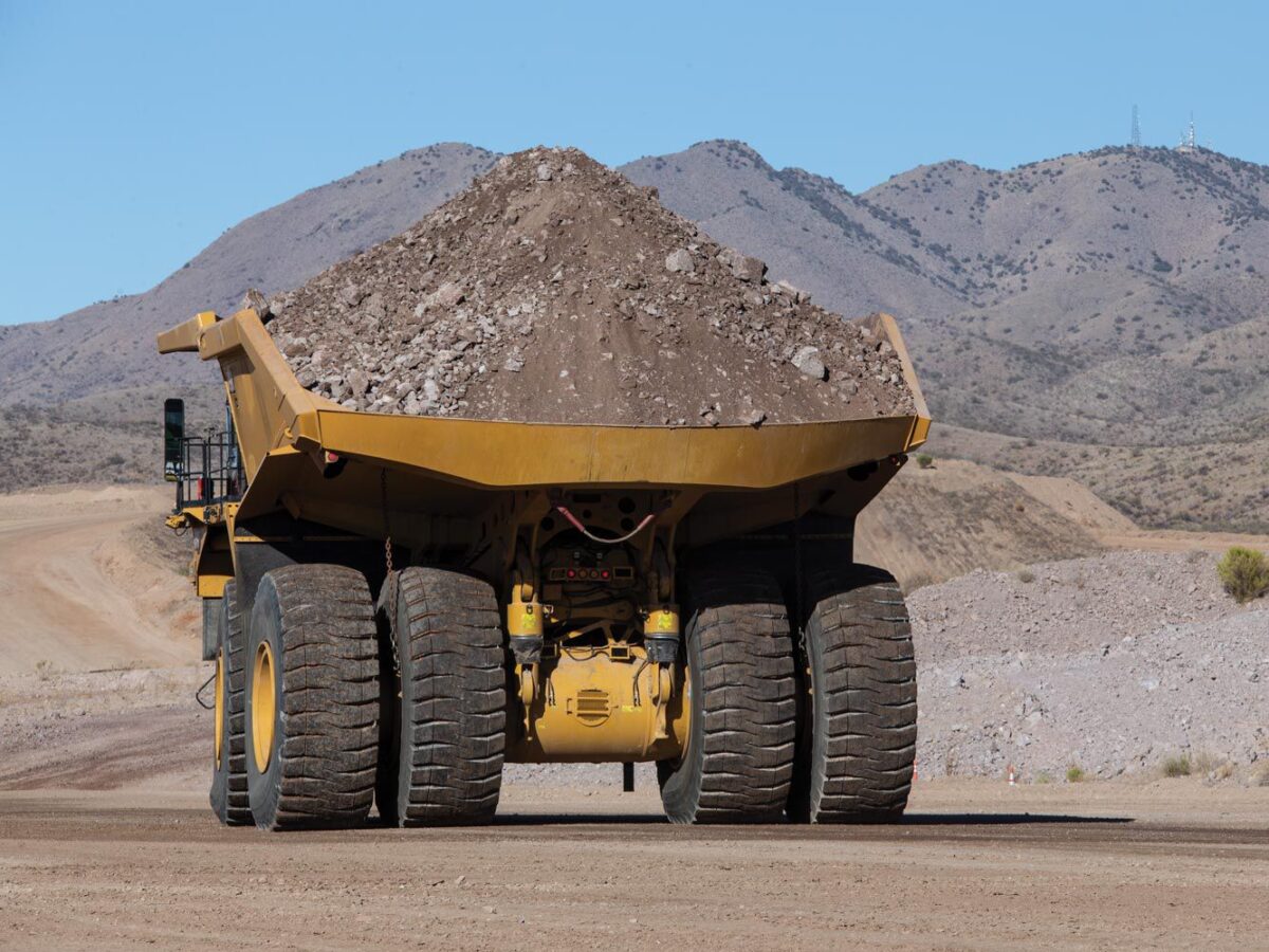 El Nuevo Rey de los Caminos Mineros: Cat 798 AC El Nuevo Rey de los Caminos Mineros: Cat 798 AC