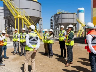 Aguas CAP y ACADES reciben a delegación del Banco Mundial para fortalecer la desalación como eje de seguridad hídrica