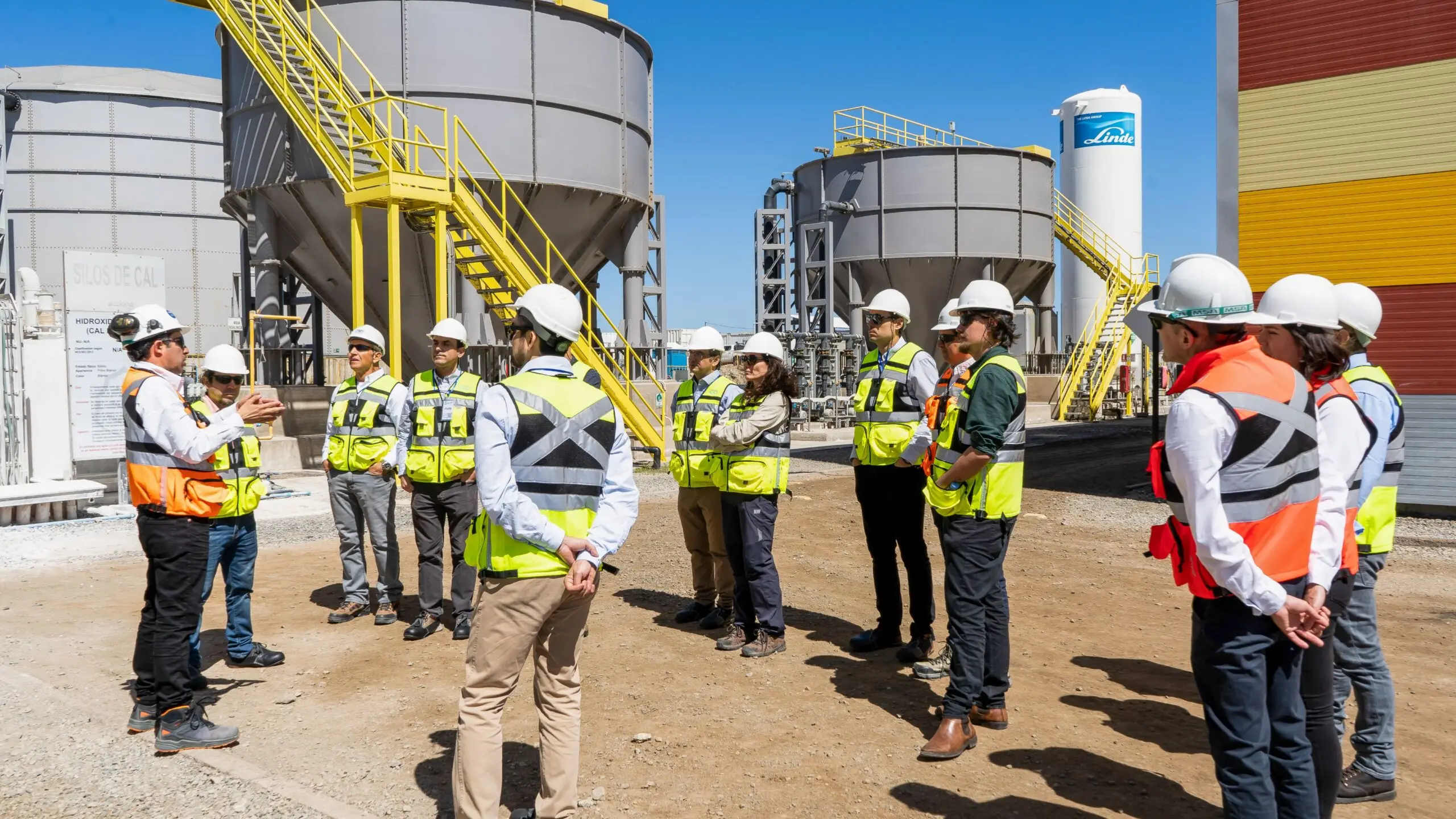 Aguas CAP y ACADES reciben a delegación del Banco Mundial para fortalecer la desalación como eje de seguridad hídrica