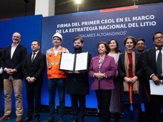 Presidente Boric encabeza firma del primer CEOL en Chile para el proyecto Salares Altoandinos