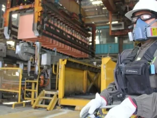 Imacec de julio 2025: Crecimiento en servicios y comercio a pesar de caída minera