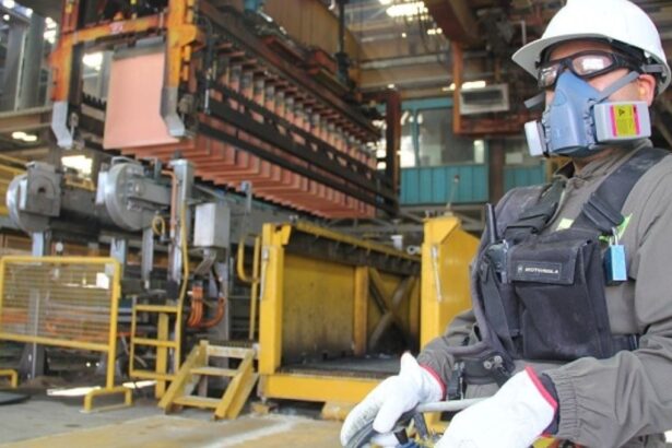Imacec de julio 2025: Crecimiento en servicios y comercio a pesar de caída minera