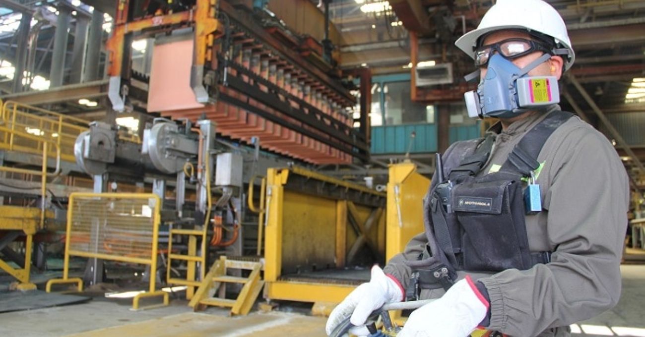 Imacec de julio 2025: Crecimiento en servicios y comercio a pesar de caída minera